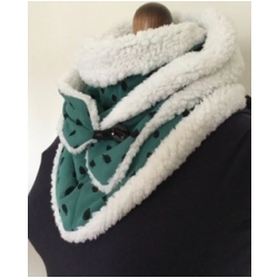 Green squiggle snuggle scarf